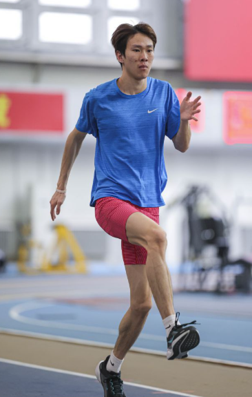 开云体育米兰教练战术调整与决策